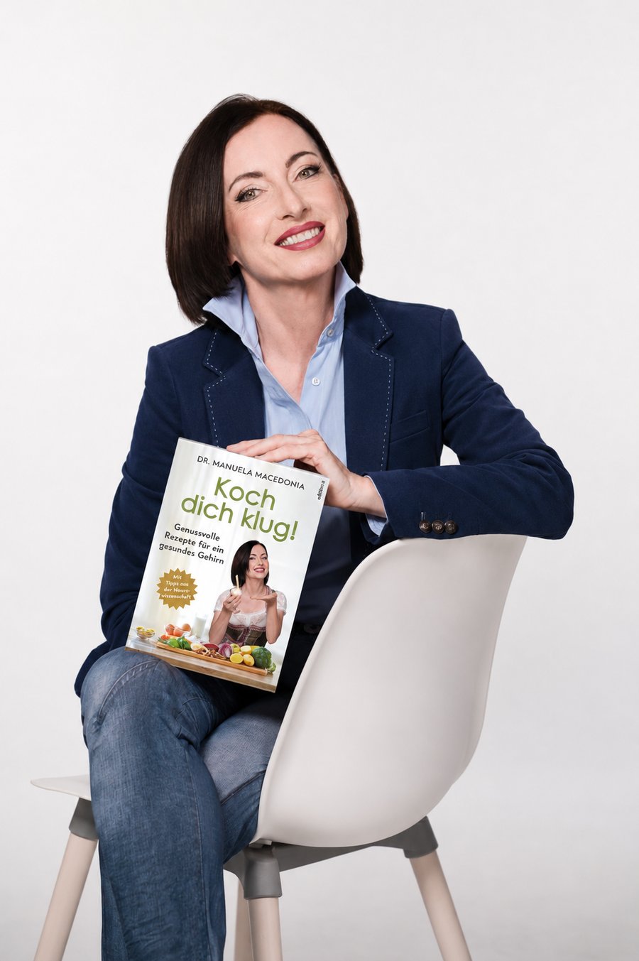 Dr. Manuela Macedonia