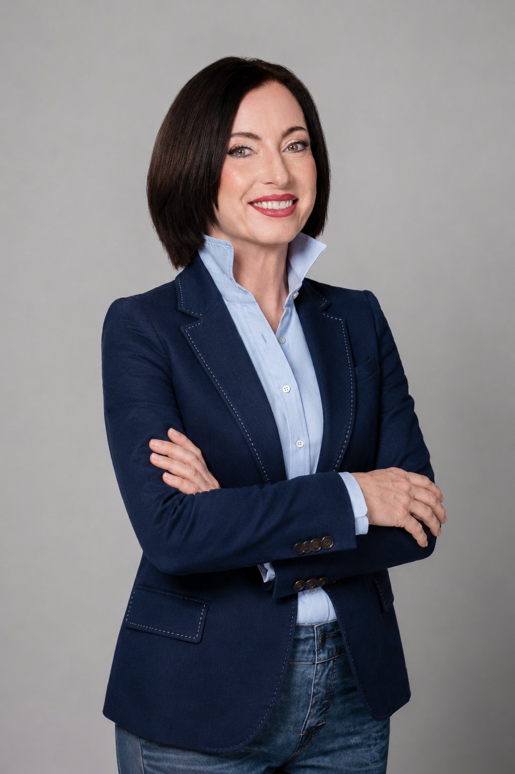 Dr. Manuela Macedonia