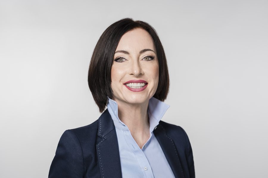 Dr. Manuela Macedonia