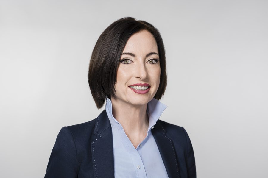 Dr. Manuela Macedonia
